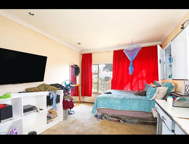 9 BEDROOM HOUSE FOR SALE IN KEW